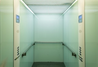 Ascensor para más de 4 personas